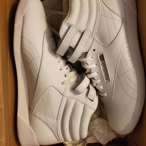 White Reebok classic sneakers 8 1/2
